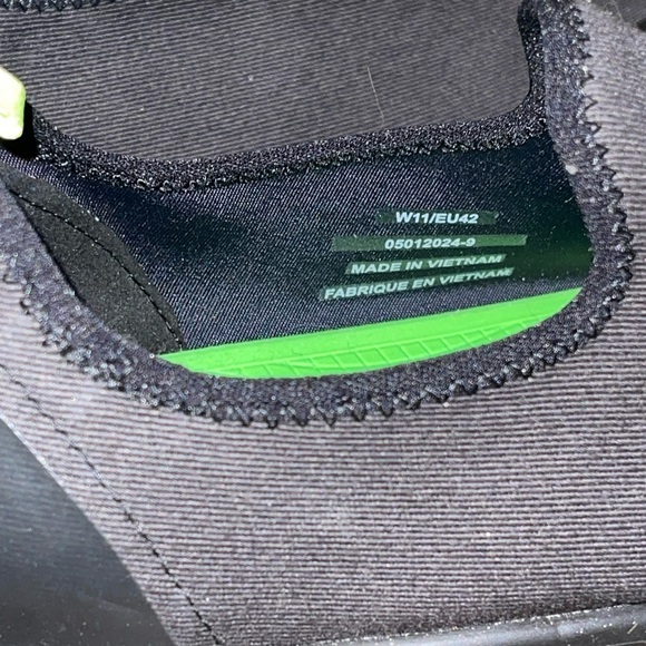 Slip on Oofos - Black Size 11 - Picture 5 of 5